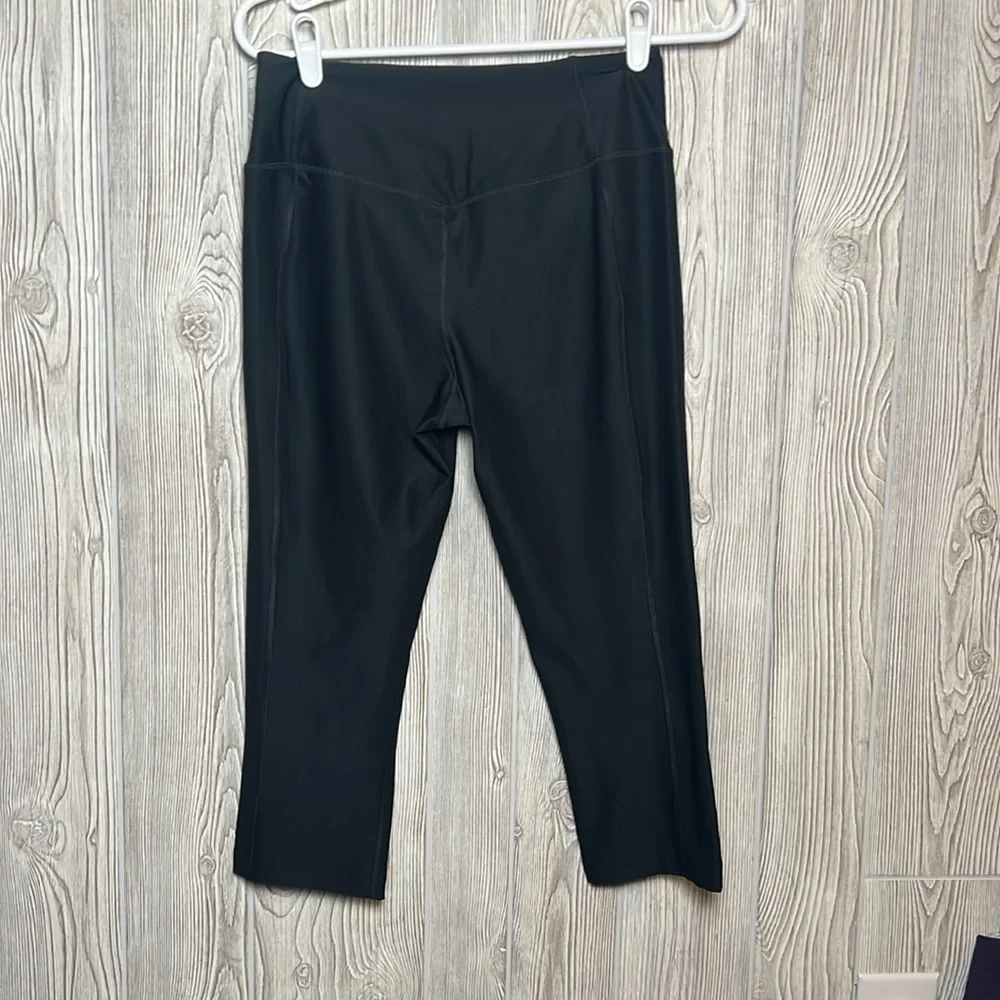 Women’s Nike Dri Fit Crop Black leggings size Medium